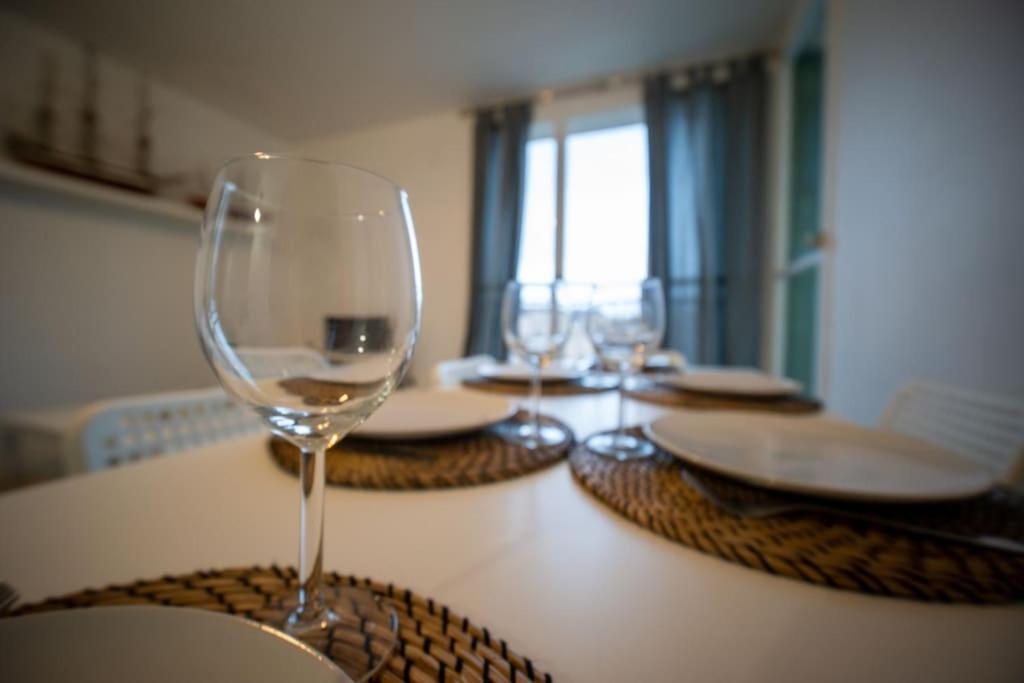 Fully Equipped Apartment Balcony Sleeps 7 Wifi Марсель Экстерьер фото