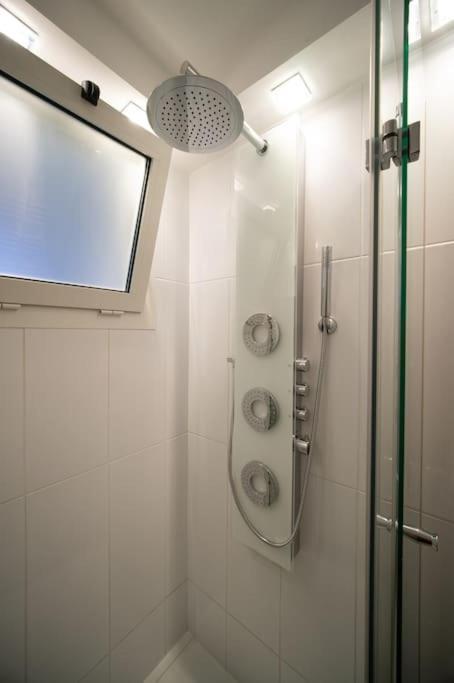 Fully Equipped Apartment Balcony Sleeps 7 Wifi Марсель Экстерьер фото